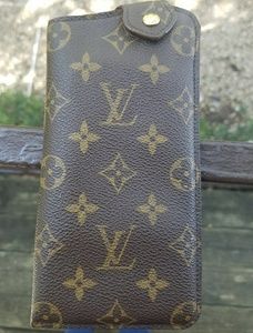 LOUIS VUITTON SUNGLASSES CASE MM